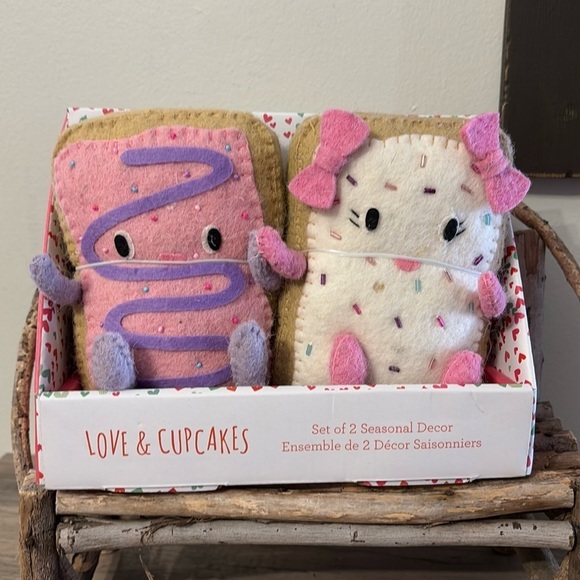 NWT LOVE & CUPCAKES VALENTINE BEADED POPTARTS FELTED PLUSH - Picture 1 of 8